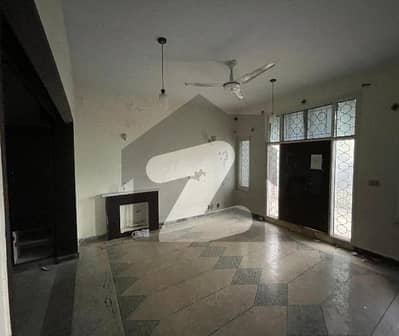 آئی ۔ 8/3 آئی ۔ 8,اسلام آباد میں 6 کمروں کا 12 مرلہ مکان 15.25 کروڑ میں برائے فروخت۔ آئی ۔ 8/3 آئی ۔ 8,اسلام آباد میں 6 کمروں کا 12 مرلہ مکان 15.25 کروڑ میں برائے فروخت۔