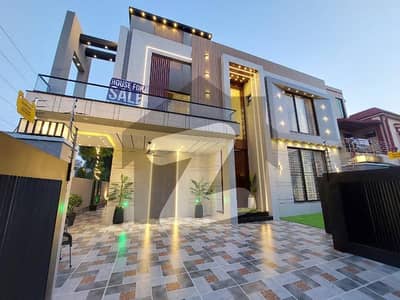 10 MARLA BRAND NEW LUXURY HOUSE FOR SALE
