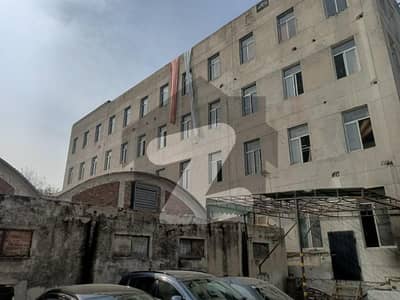 قائداعظم انڈسٹریل اسٹیٹ لاہور میں 11 کمروں کا 12 کنال فیکٹری 38.5 کروڑ میں برائے فروخت۔