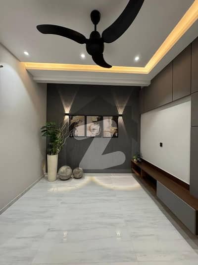 ڈی ایچ اے 9 ٹاؤن ڈیفنس (ڈی ایچ اے),لاہور میں 3 کمروں کا 5 مرلہ مکان 2.5 کروڑ میں برائے فروخت۔