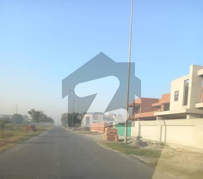 ڈی ایچ اے فیز 8 - بلاک وی فیز 8,ڈیفنس (ڈی ایچ اے),لاہور میں 1 کنال رہائشی پلاٹ 4.0 کروڑ میں برائے فروخت۔ ڈی ایچ اے فیز 8 - بلاک وی فیز 8,ڈیفنس (ڈی ایچ اے),لاہور میں 1 کنال رہائشی پلاٹ 4.0 کروڑ میں برائے فروخت۔