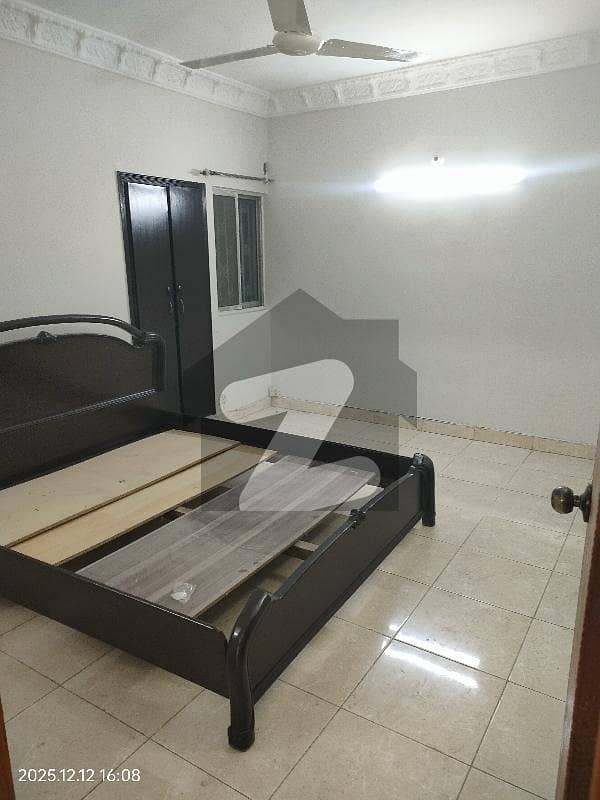 کلفٹن ۔ بلاک 5 کلفٹن,کراچی میں 3 کمروں کا 8 مرلہ فلیٹ 1.5 لاکھ میں کرایہ پر دستیاب ہے۔