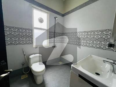 250 Yards Townhouse For Sale In Bath Island