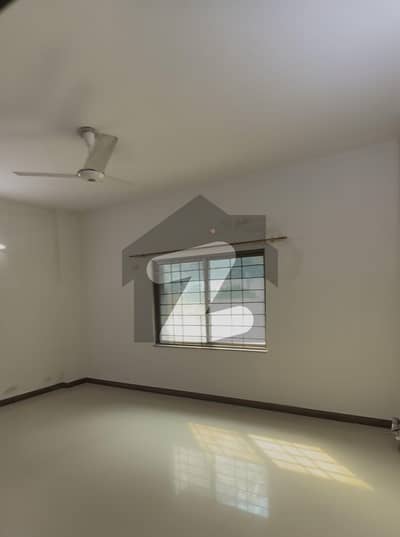 عسکری 11 ۔ سیکٹر بی اپارٹمنٹس عسکری 11,عسکری,لاہور میں 3 کمروں کا 10 مرلہ فلیٹ 2.55 کروڑ میں برائے فروخت۔