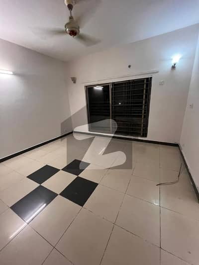 Ground Floor West Open Flat Available For Sale Askari 5 Marla Cantt Karachi
