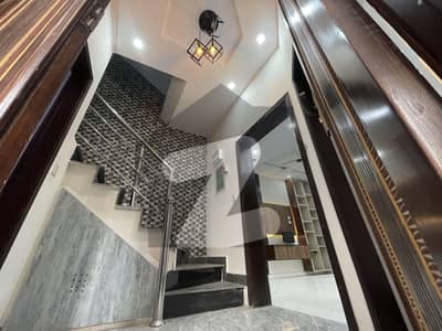 ڈی ایچ اے 11 رہبر فیز 2 ڈی ایچ اے 11 رہبر,لاہور میں 3 کمروں کا 5 مرلہ مکان 1.1 لاکھ میں کرایہ پر دستیاب ہے۔