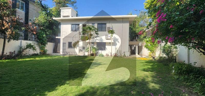 HOUSE FOR RENT IN E-7 HOUSE FOR RENT IN E-7