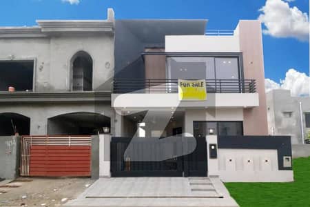 ڈی ایچ اے 9 ٹاؤن ۔ بلاک سی ڈی ایچ اے 9 ٹاؤن,ڈیفنس (ڈی ایچ اے),لاہور میں 3 کمروں کا 5 مرلہ مکان 2.4 کروڑ میں برائے فروخت۔ ڈی ایچ اے 9 ٹاؤن ۔ بلاک سی ڈی ایچ اے 9 ٹاؤن,ڈیفنس (ڈی ایچ اے),لاہور میں 3 کمروں کا 5 مرلہ مکان 2.4 کروڑ میں برائے فروخت۔