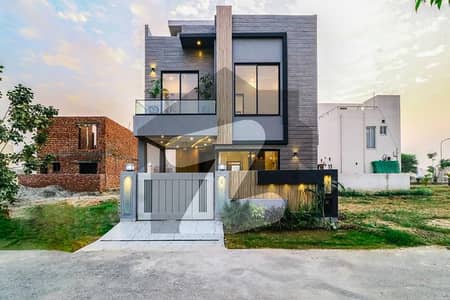 ڈی ایچ اے 9 ٹاؤن ۔ بلاک بی ڈی ایچ اے 9 ٹاؤن,ڈیفنس (ڈی ایچ اے),لاہور میں 3 کمروں کا 5 مرلہ مکان 2.35 کروڑ میں برائے فروخت۔