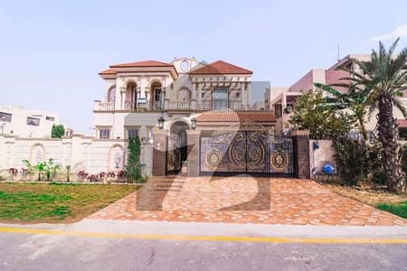 ڈی ایچ اے فیز 6 ڈیفنس (ڈی ایچ اے),لاہور میں 5 کمروں کا 1 کنال مکان 7.45 کروڑ میں برائے فروخت۔