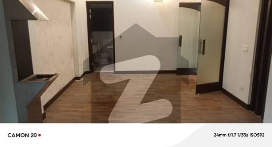 ڈی ایچ اے فیز 5 ڈیفنس (ڈی ایچ اے),لاہور میں 4 کمروں کا 10 مرلہ مکان 2.0 لاکھ میں کرایہ پر دستیاب ہے۔