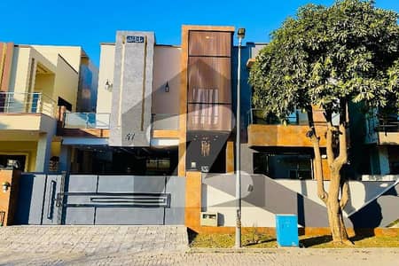 1 Kanal Most Elegent Solid Constructed House For Sale