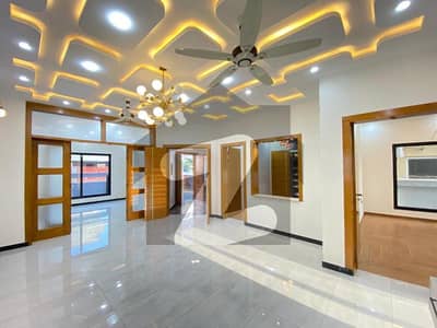 بحریہ ٹاؤن فیز 8 بحریہ ٹاؤن راولپنڈی,راولپنڈی میں 5 کمروں کا 7 مرلہ مکان 2.7 کروڑ میں برائے فروخت۔ بحریہ ٹاؤن فیز 8 بحریہ ٹاؤن راولپنڈی,راولپنڈی میں 5 کمروں کا 7 مرلہ مکان 2.7 کروڑ میں برائے فروخت۔