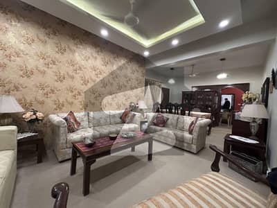 سِی ویو اپارٹمنٹس کراچی میں 3 کمروں کا 10 مرلہ فلیٹ 5.5 کروڑ میں برائے فروخت۔