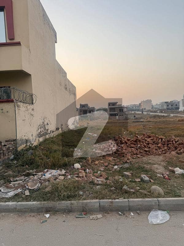 جناح گارڈنز ایف ای سی ایچ ایس,اسلام آباد میں 7 مرلہ رہائشی پلاٹ 1.1 کروڑ میں برائے فروخت۔ جناح گارڈنز ایف ای سی ایچ ایس,اسلام آباد میں 7 مرلہ رہائشی پلاٹ 1.1 کروڑ میں برائے فروخت۔