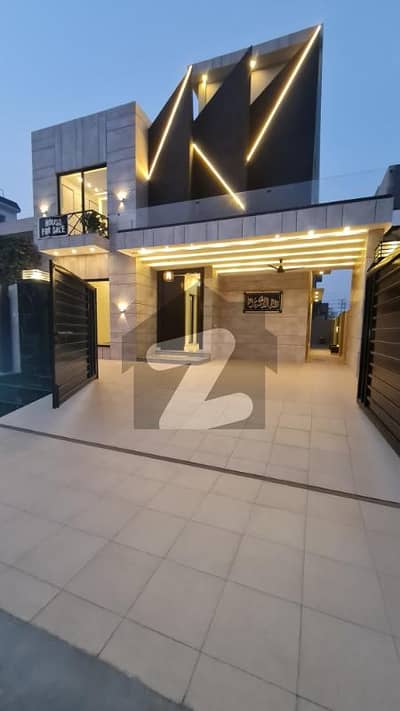 10 Marla Brand New Stylish House 10 Marla Brand New Stylish House