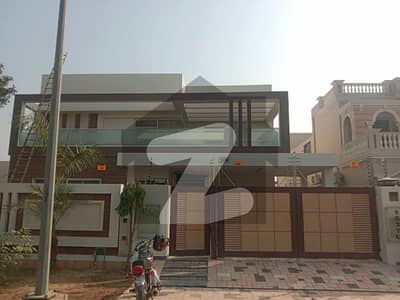 1 Kanal beautiful house available in DHA phase 4