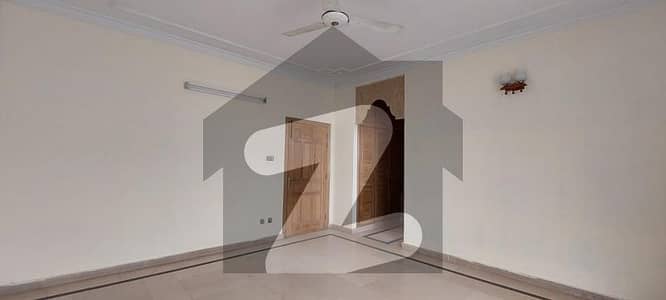 پی ڈبلیو ڈی ہاؤسنگ سوسائٹی ۔ بلاک سی پی ڈبلیو ڈی ہاؤسنگ سکیم,اسلام آباد میں 5 کمروں کا 10 مرلہ مکان 1.6 لاکھ میں کرایہ پر دستیاب ہے۔