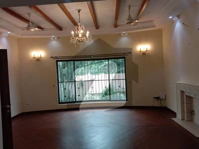 ڈی ایچ اے فیز 4 ڈیفنس (ڈی ایچ اے),لاہور میں 5 کمروں کا 1 کنال مکان 6.75 کروڑ میں برائے فروخت۔ ڈی ایچ اے فیز 4 ڈیفنس (ڈی ایچ اے),لاہور میں 5 کمروں کا 1 کنال مکان 6.75 کروڑ میں برائے فروخت۔