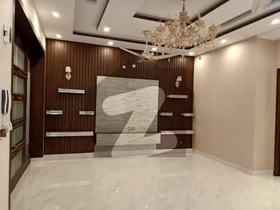 ڈی ایچ اے فیز 5 ڈیفنس (ڈی ایچ اے),لاہور میں 5 کمروں کا 1 کنال مکان 8.7 کروڑ میں برائے فروخت۔