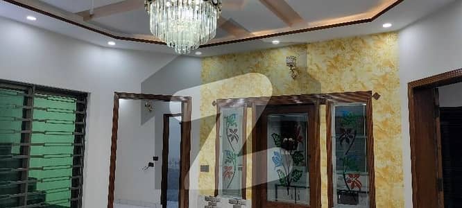 سبزہ زار سکیم لاہور میں 6 کمروں کا 5 مرلہ مکان 2.9 کروڑ میں برائے فروخت۔ سبزہ زار سکیم لاہور میں 6 کمروں کا 5 مرلہ مکان 2.9 کروڑ میں برائے فروخت۔