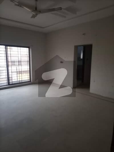 ماڈل ٹاؤن ملتان میں 3 کمروں کا 11 مرلہ بالائی پورشن 75.0 ہزار میں کرایہ پر دستیاب ہے۔