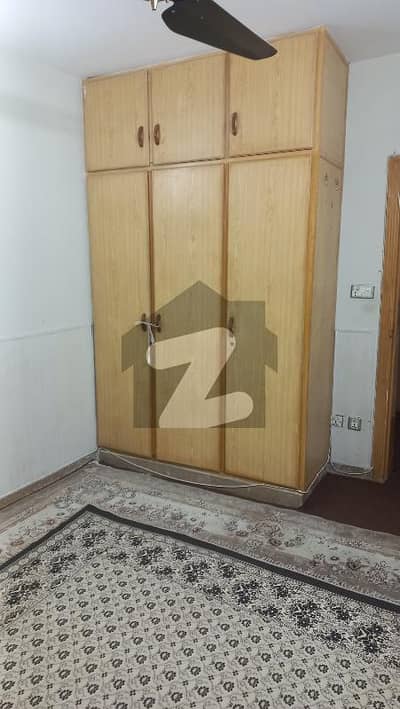 G 8 1 Room Attached Bath For Lady .