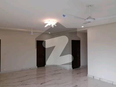 عسکری 10 - سیکٹر ایس عسکری 10,عسکری,لاہور میں 4 کمروں کا 13 مرلہ فلیٹ 4.43 کروڑ میں برائے فروخت۔