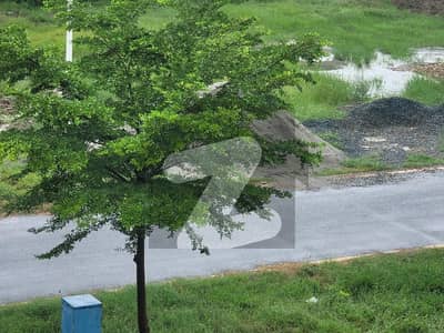 Plot for Sale in DHA Phase 7, Lahore Prime Location | Ideal Investment   Looking to build your dream home or make a secure investment?  This residential plot in DHA Phase 7 offers the perfect opportunity for both homebuyers and investors!