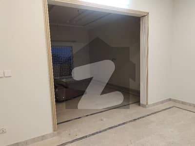 یونیورسٹی ٹاؤن اسلام آباد میں 6 کمروں کا 10 مرلہ مکان 75.0 ہزار میں کرایہ پر دستیاب ہے۔