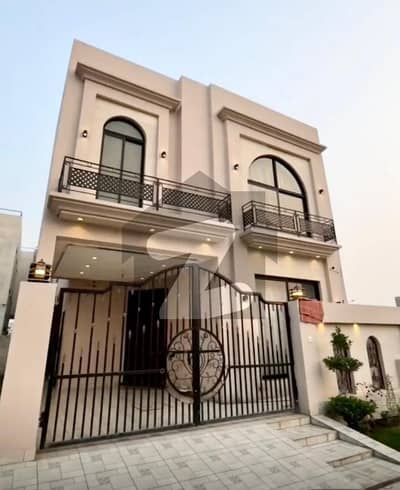 ڈی ایچ اے 9 ٹاؤن ڈیفنس (ڈی ایچ اے),لاہور میں 3 کمروں کا 5 مرلہ مکان 2.35 کروڑ میں برائے فروخت۔