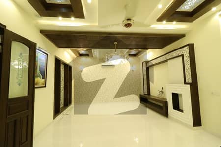 ڈی ایچ اے فیز 6 ڈیفنس (ڈی ایچ اے),لاہور میں 5 کمروں کا 1 کنال مکان 8.25 کروڑ میں برائے فروخت۔