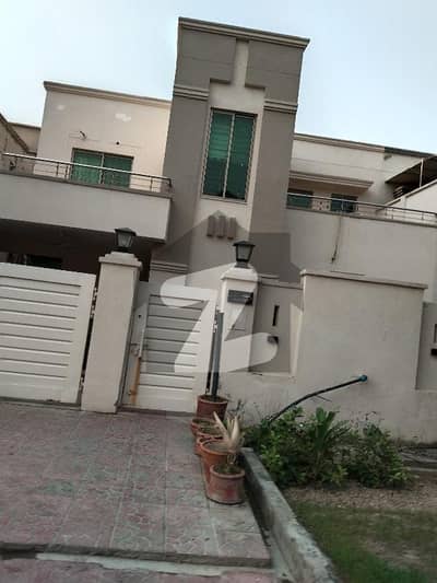 عسکری 11 عسکری,لاہور میں 4 کمروں کا 12 مرلہ مکان 5.2 کروڑ میں برائے فروخت۔