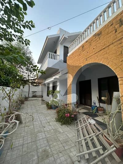 باتھ آئی لینڈ کراچی میں 4 کمروں کا 1 کنال مکان 5.0 لاکھ میں کرایہ پر دستیاب ہے۔