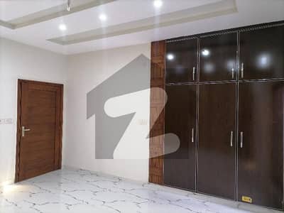 ایڈن ایگزیکیٹو ایڈن گارڈنز,فیصل آباد میں 5 مرلہ مکان 1.7 کروڑ میں برائے فروخت۔