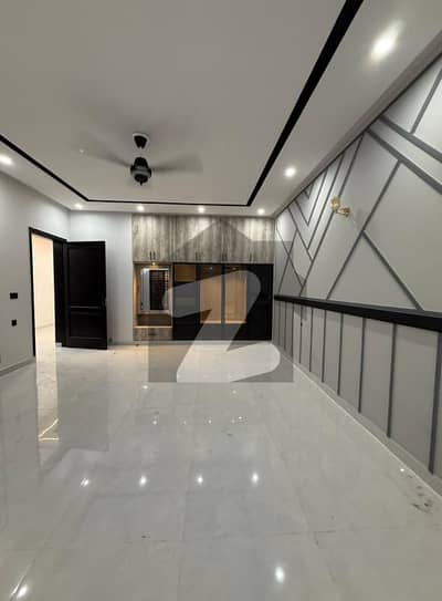 پی جی ای سی ایچ ایس فیز 1 پنجاب گورنمنٹ ایمپلائیز سوسائٹی,لاہور میں 6 کمروں کا 1 کنال مکان 9.2 کروڑ میں برائے فروخت۔ پی جی ای سی ایچ ایس فیز 1 پنجاب گورنمنٹ ایمپلائیز سوسائٹی,لاہور میں 6 کمروں کا 1 کنال مکان 9.2 کروڑ میں برائے فروخت۔