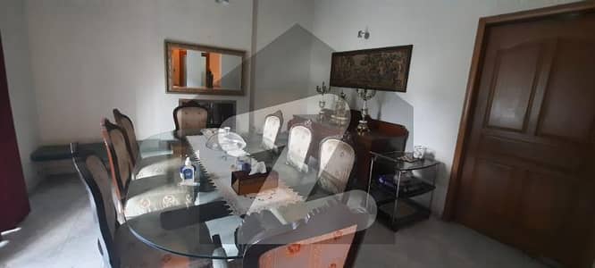 ڈی ایچ اے فیز 2 ڈیفنس (ڈی ایچ اے),لاہور میں 5 کمروں کا 1 کنال مکان 2.45 لاکھ میں کرایہ پر دستیاب ہے۔ ڈی ایچ اے فیز 2 ڈیفنس (ڈی ایچ اے),لاہور میں 5 کمروں کا 1 کنال مکان 2.45 لاکھ میں کرایہ پر دستیاب ہے۔