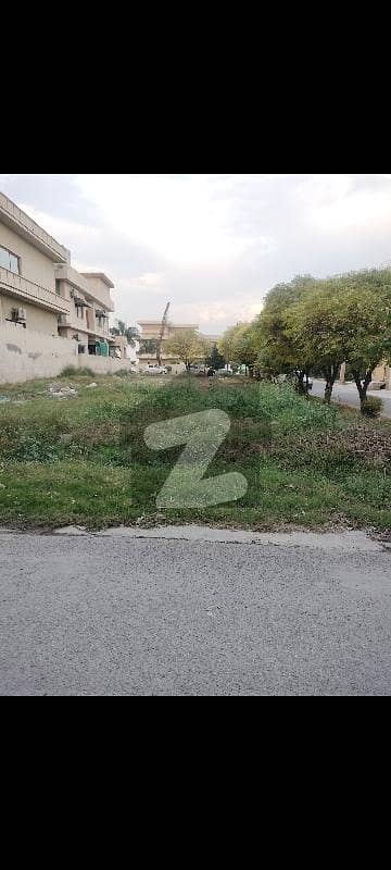 ڈی ایچ اے فیز 1 - سیکٹر ایف ڈی ایچ اے ڈیفینس فیز 1,ڈی ایچ اے ڈیفینس,اسلام آباد میں 1 کنال رہائشی پلاٹ 3.25 کروڑ میں برائے فروخت۔