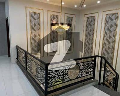 کینال ویلی لوئر کینال روڈ,فیصل آباد میں 5 مرلہ مکان 1.6 کروڑ میں برائے فروخت۔