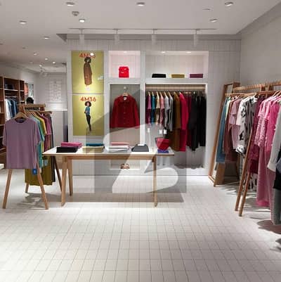 ایم ایم عالم روڈ گلبرگ,لاہور میں 6 مرلہ Studio دکان 5.5 لاکھ میں کرایہ پر دستیاب ہے۔