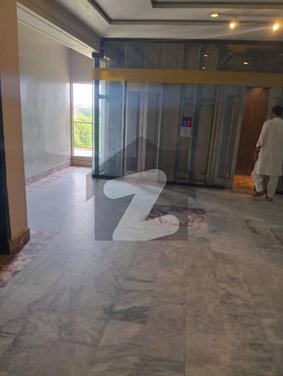 سوساں روڈ فیصل آباد میں 6 مرلہ دفتر 1.25 لاکھ میں کرایہ پر دستیاب ہے۔