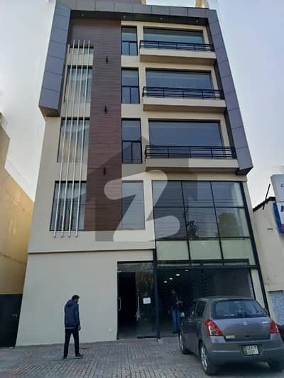 جوہر ٹاؤن لاہور میں 10 کمروں کا 4 کنال عمارت 18.0 لاکھ میں کرایہ پر دستیاب ہے۔