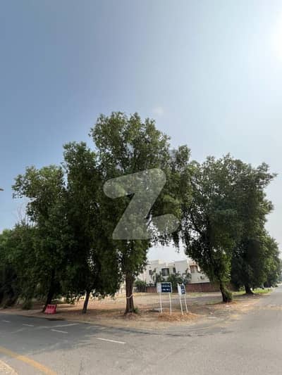 ڈی ایچ اے فیز 5 - بلاک جی فیز 5,ڈیفنس (ڈی ایچ اے),لاہور میں 1 کنال رہائشی پلاٹ 7.25 کروڑ میں برائے فروخت۔