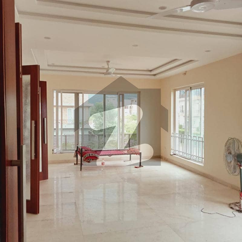 BEAUTIFUL LOCATION UPPER PORTION FOR RENT BEAUTIFUL LOCATION UPPER PORTION FOR RENT