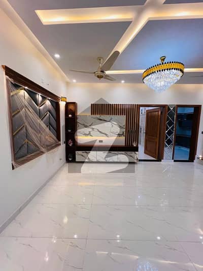 بحریہ ٹاؤن فیز 8 بحریہ ٹاؤن راولپنڈی,راولپنڈی میں 3 کمروں کا 5 مرلہ مکان 1.8 کروڑ میں برائے فروخت۔ بحریہ ٹاؤن فیز 8 بحریہ ٹاؤن راولپنڈی,راولپنڈی میں 3 کمروں کا 5 مرلہ مکان 1.8 کروڑ میں برائے فروخت۔