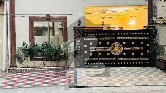 جوہر ٹاؤن فیز 1 - بلاک ای جوہر ٹاؤن فیز 1,جوہر ٹاؤن,لاہور میں 5 کمروں کا 5 مرلہ مکان 3.35 کروڑ میں برائے فروخت۔