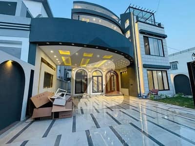 بش ایگزیکٹو ولاز ملتان میں 5 کمروں کا 10 مرلہ مکان 3.25 کروڑ میں برائے فروخت۔