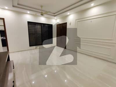 ڈی ایچ اے فیز 8 - بلاک ایس فیز 8,ڈیفنس (ڈی ایچ اے),لاہور میں 3 کمروں کا 1 کنال بالائی پورشن 1.4 لاکھ میں کرایہ پر دستیاب ہے۔