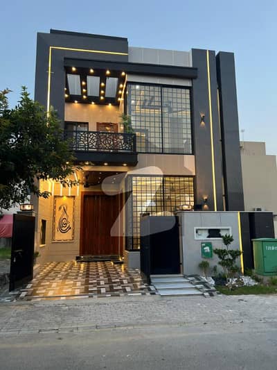 پارک ویو سٹی لاہور میں 5 کمروں کا 5 مرلہ مکان 1.89 کروڑ میں برائے فروخت۔