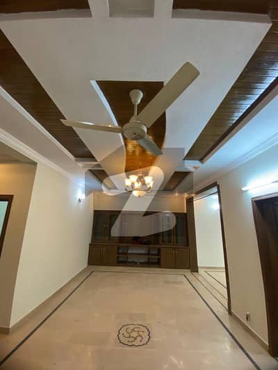 جی ۔ 13 اسلام آباد میں 2 کمروں کا 8 مرلہ زیریں پورشن 80.0 ہزار میں کرایہ پر دستیاب ہے۔